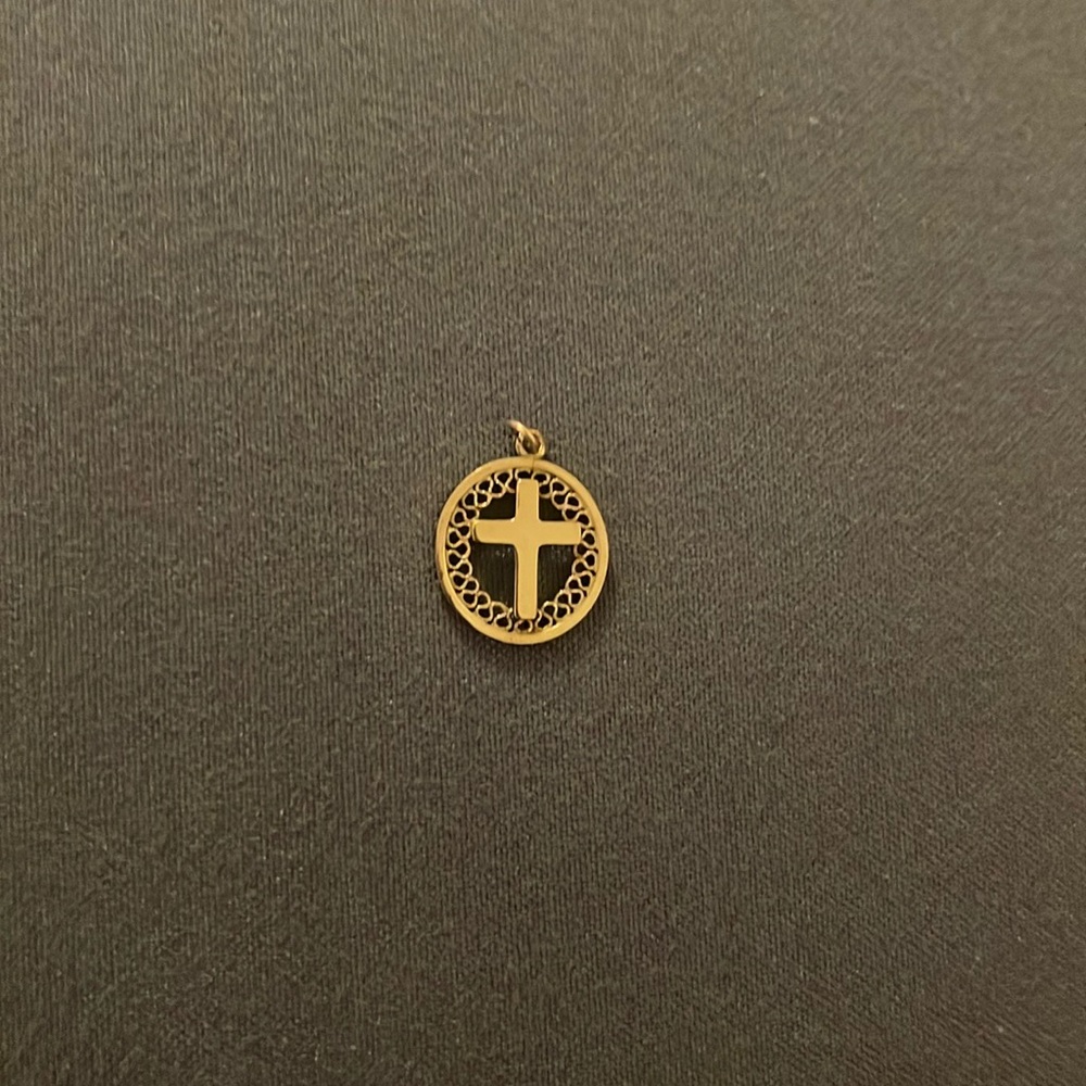 14k gold stamped cross pendant EUC